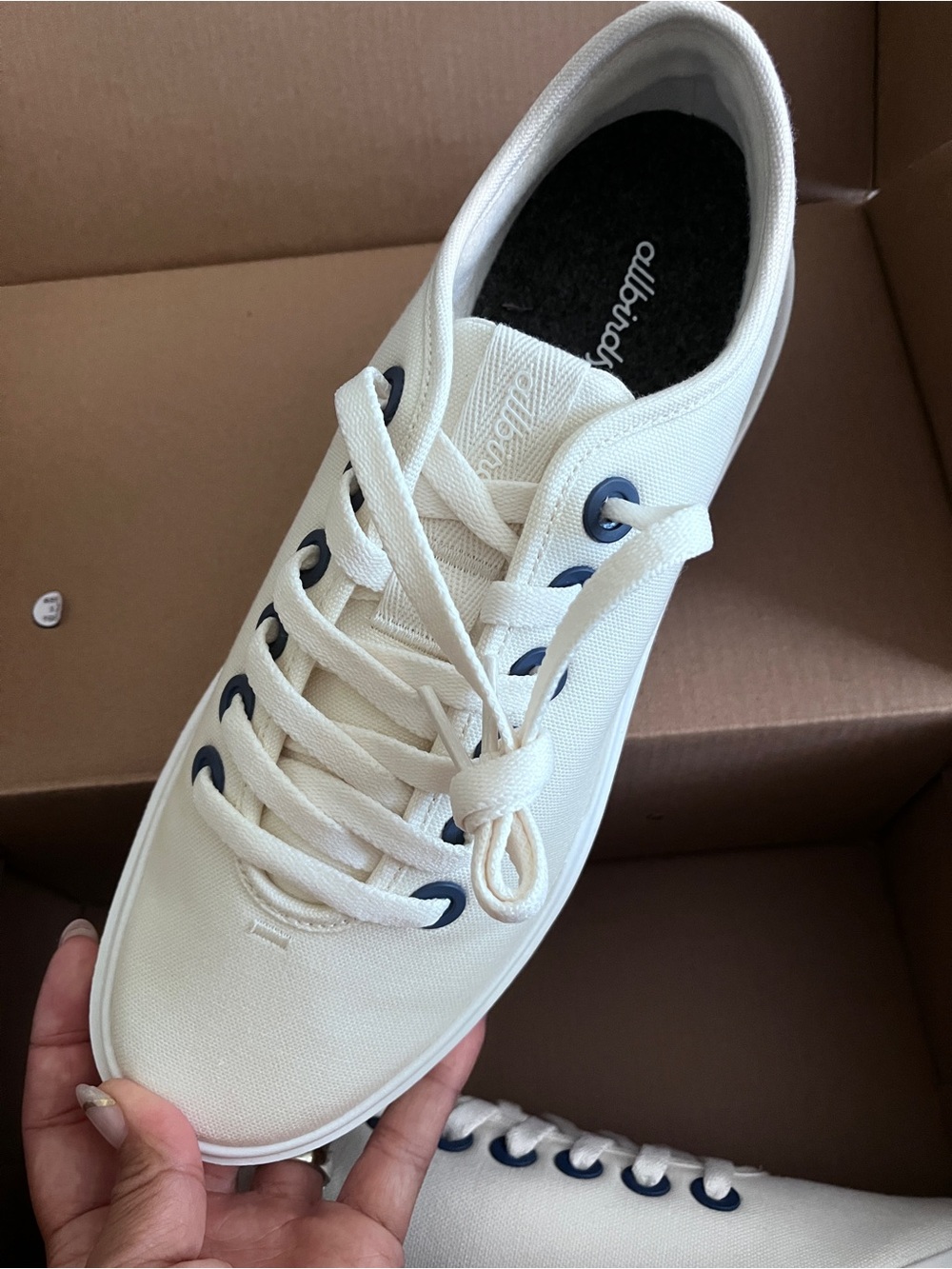 Sz 10.5 Women Cream/Ivory Canvas Sneaker with Navy Eyelets